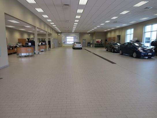 East Madison Toyota car dealership in Madison, WI 53718 ...