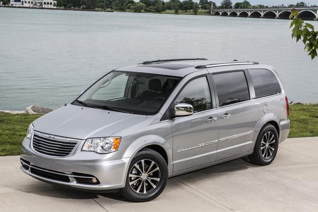 Which is better dodge caravan or chrysler town and country