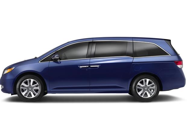 which is better honda odyssey or toyota sienna #5