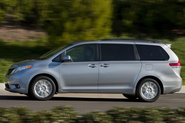which car is better honda odyssey or toyota sienna #1