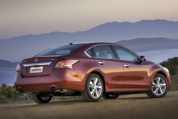 Which is a better car nissan altima or toyota camry #7