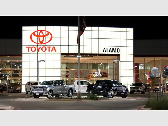 Alamo Toyota San Antonio Tx 78232 Car Dealership And Auto Used 2010 Toyota Yaris Email Dealer