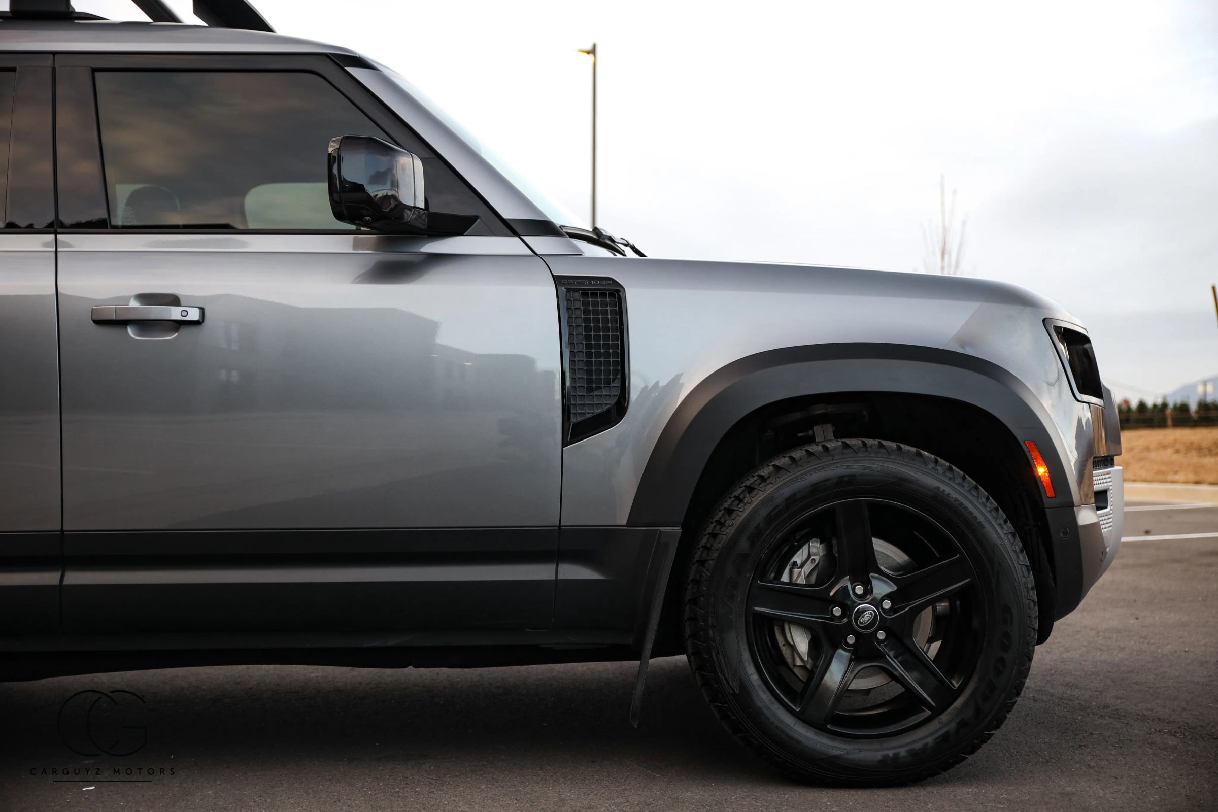 2022 Land Rover Defender 110 SE