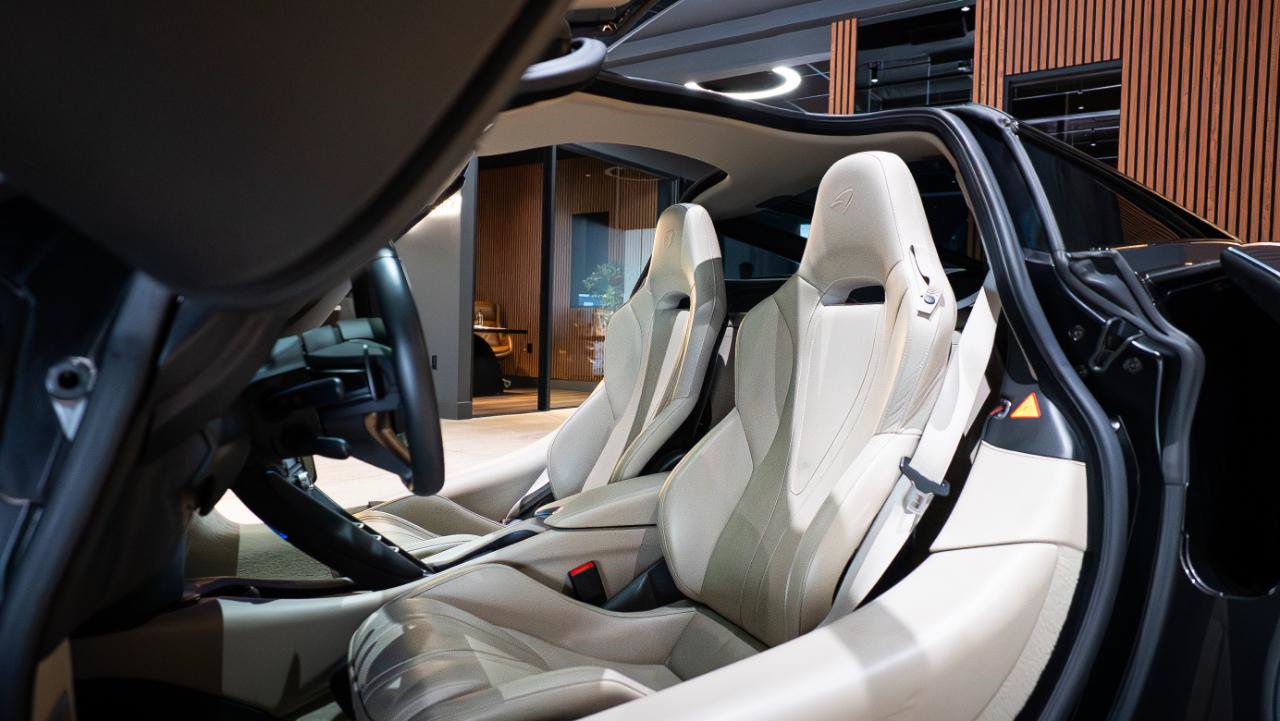 Used 2018 McLaren 720S Luxury photo 10