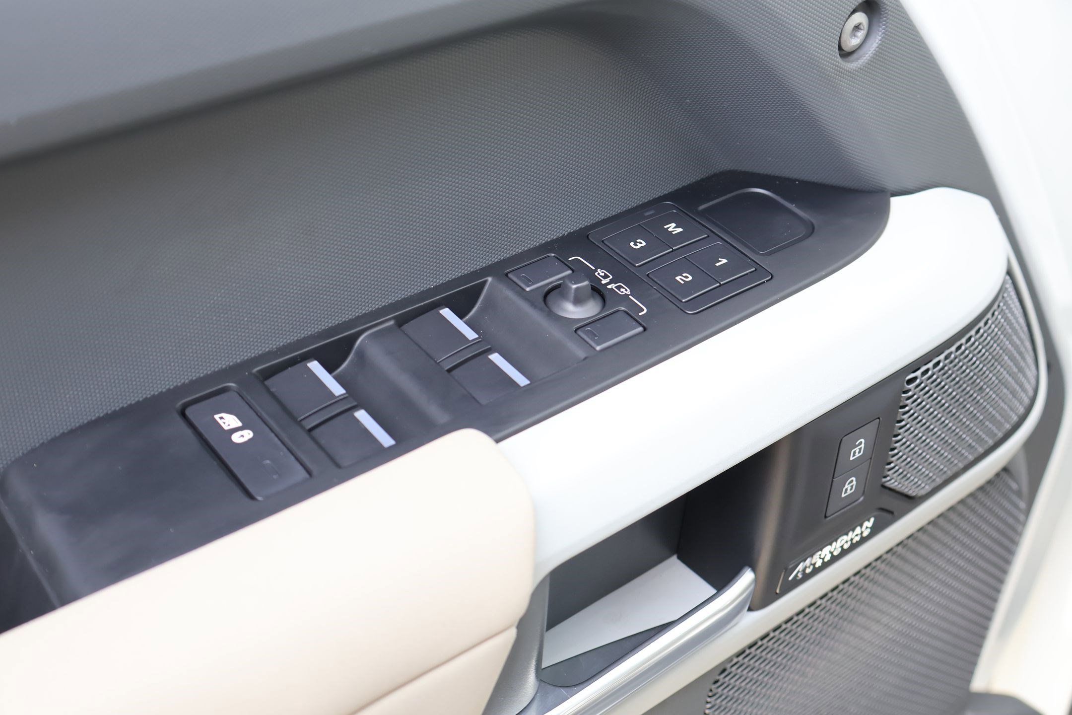 2023 Land Rover Defender 110 X-Dynamic SE