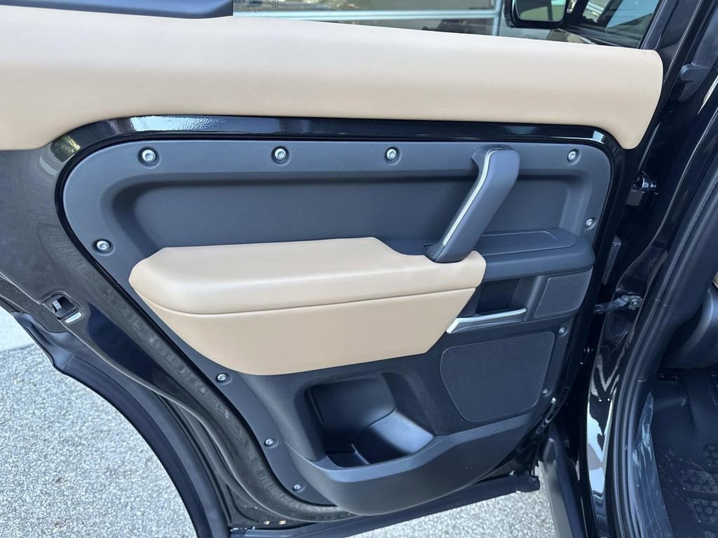 2026 Land Rover Defender 110 X-Dynamic SE