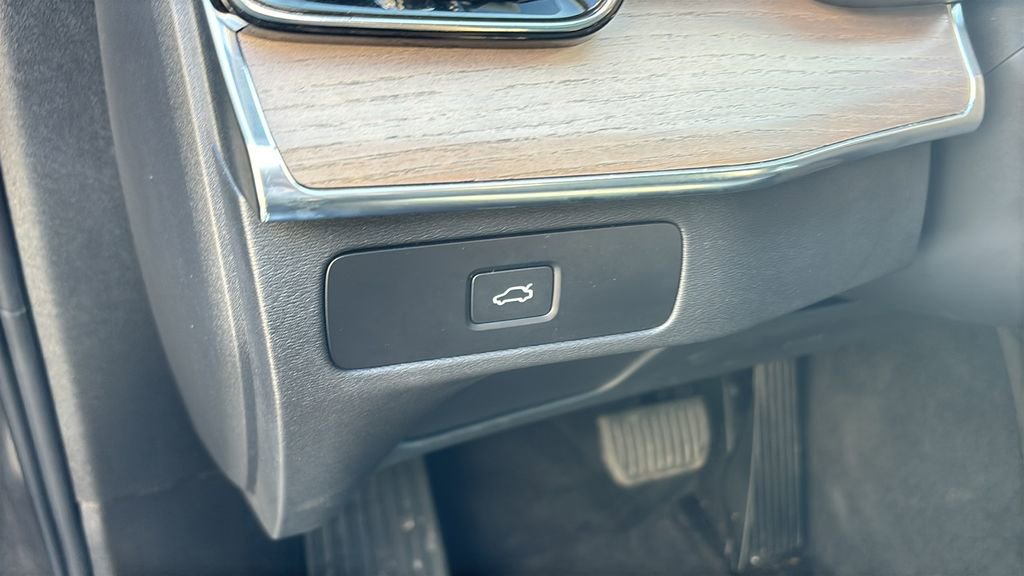 2025 Volvo Xc90 B6 Plus