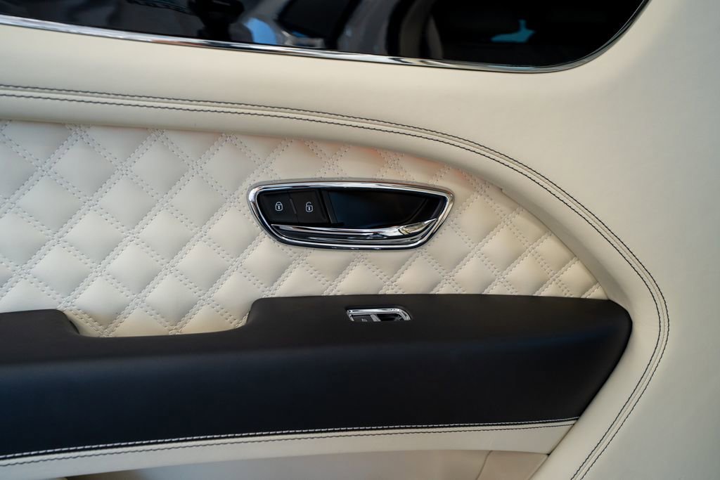 2021 Bentley Bentayga Plug-In Hybrid