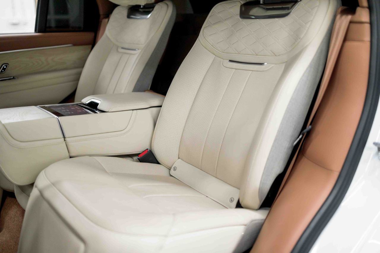 2024 Land Rover Range Rover SV