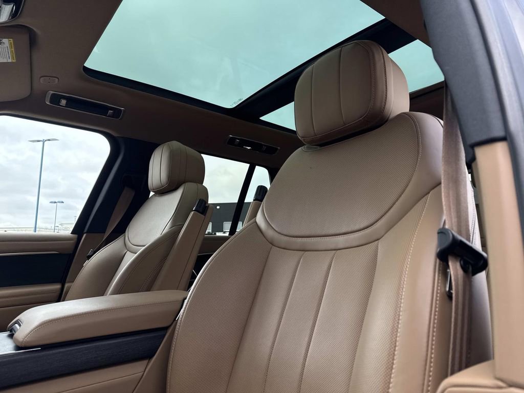 2025 Land Rover Range Rover SE