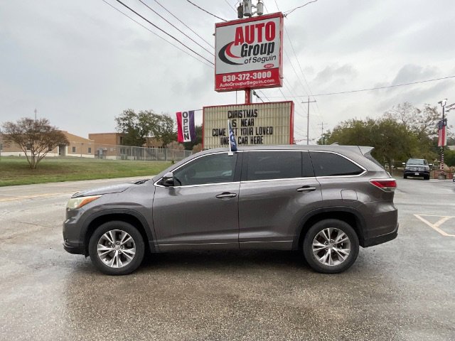2015 Toyota Highlander LE Plus's photo