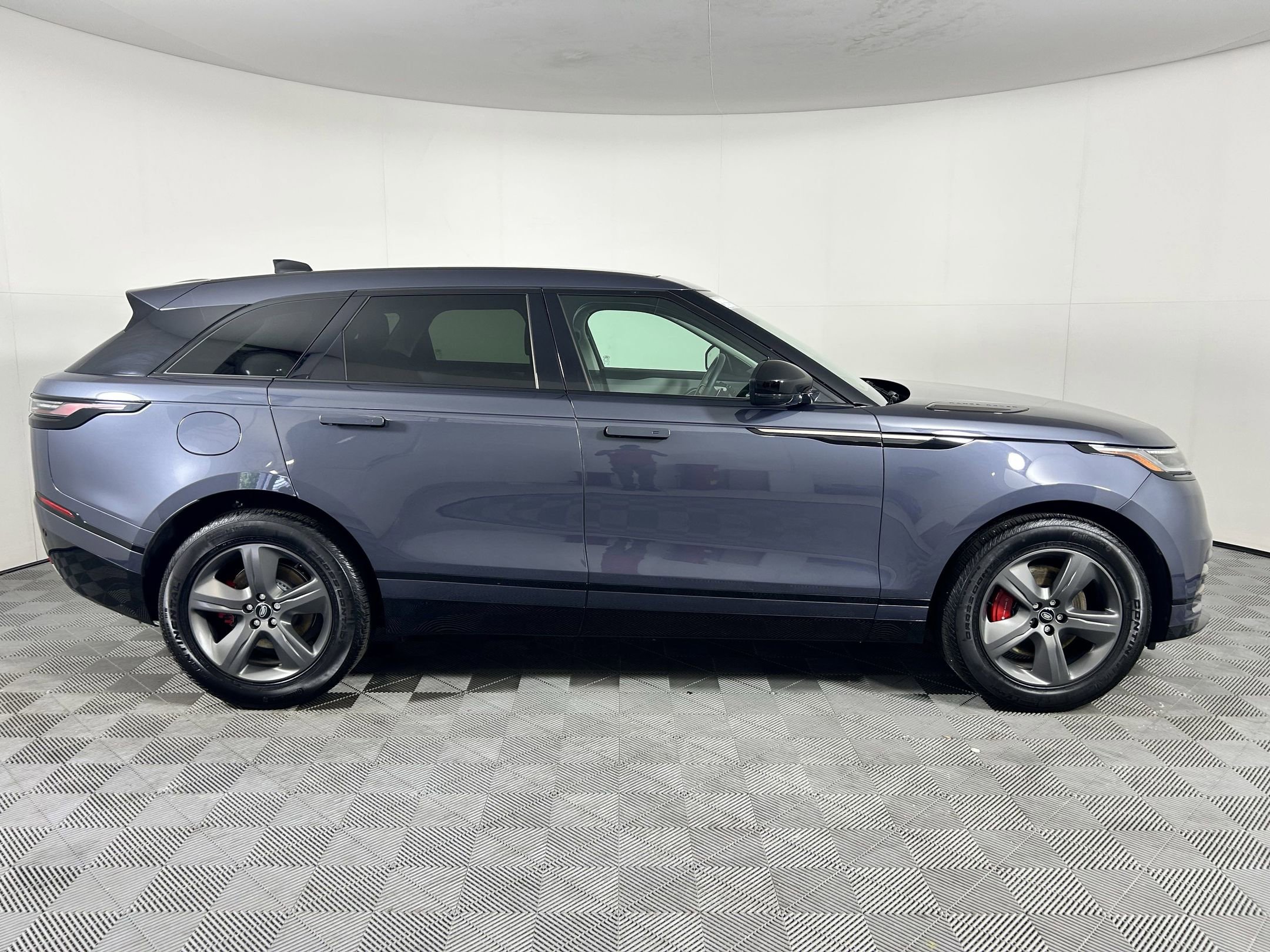 2025 Land Rover Range Rover Velar Dynamic SE