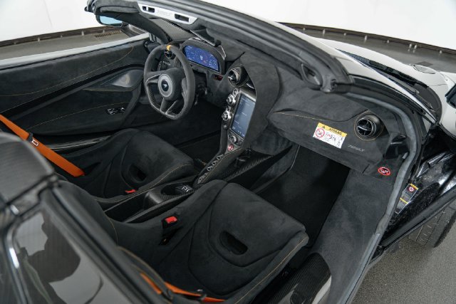 Used 2022 McLaren 765LT photo 26