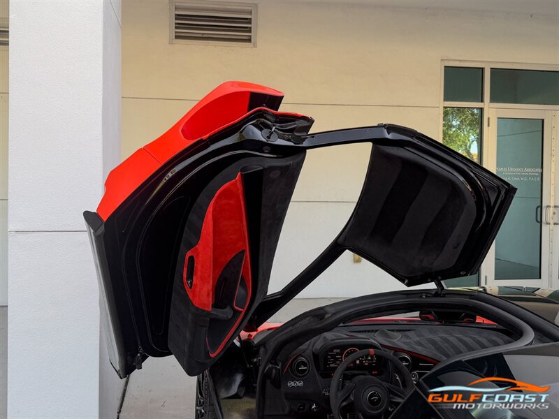 Used 2021 McLaren 765LT photo 24
