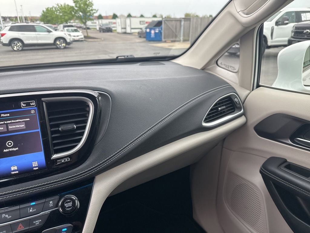 2022 Chrysler Pacifica Touring-L