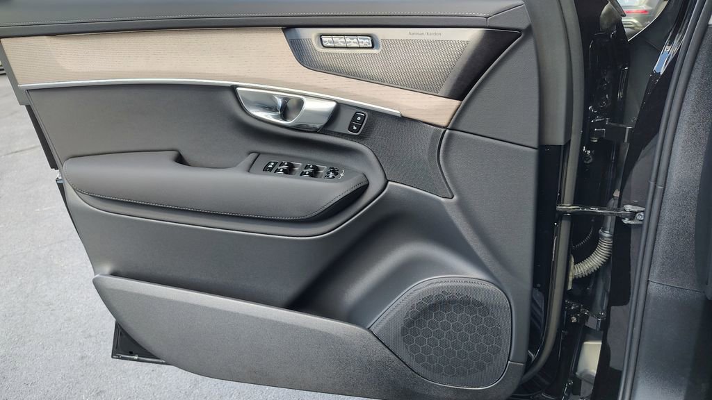 2026 Volvo Xc90 B6 Plus