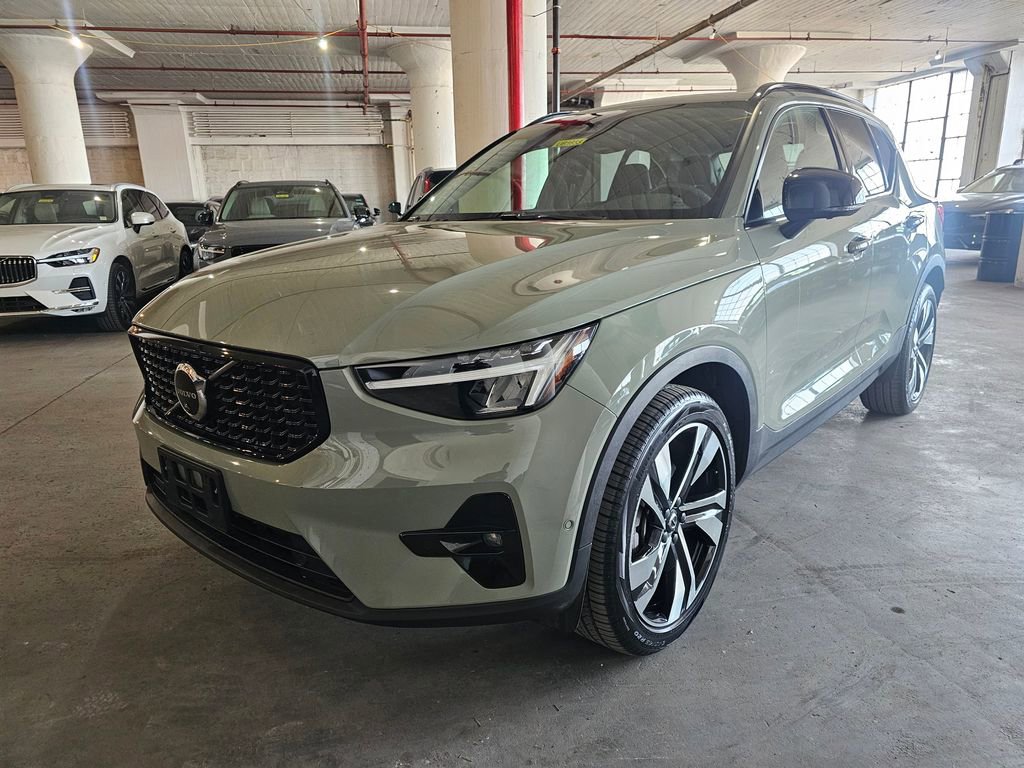 Certified 2023 Volvo XC40 B5 Plus w/ Protection Package Premier