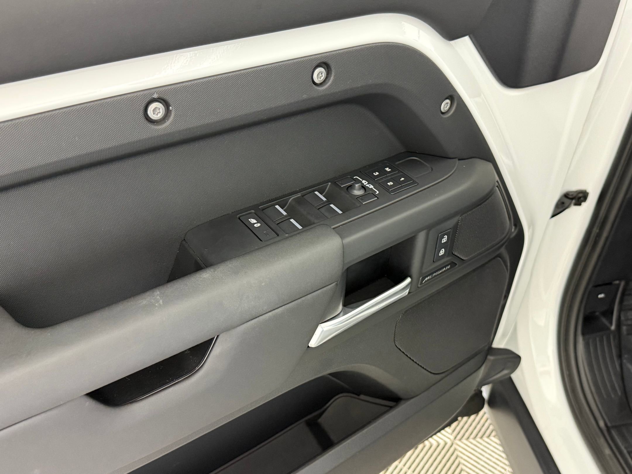 2025 Land Rover Defender 110 S