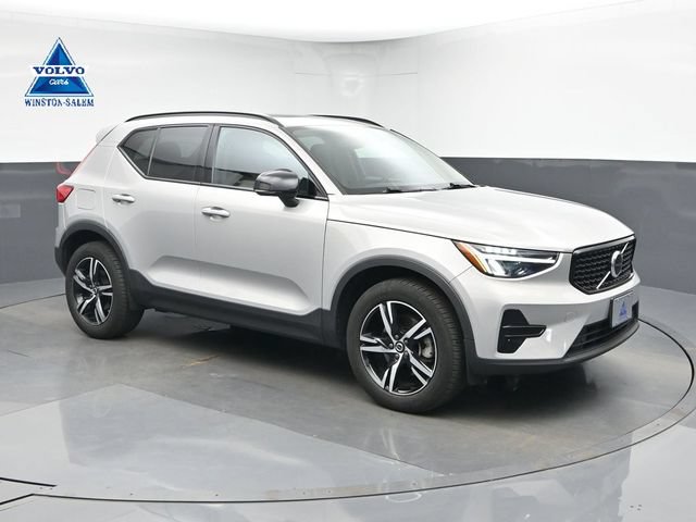 Used 2024 Volvo XC40 B5 Core