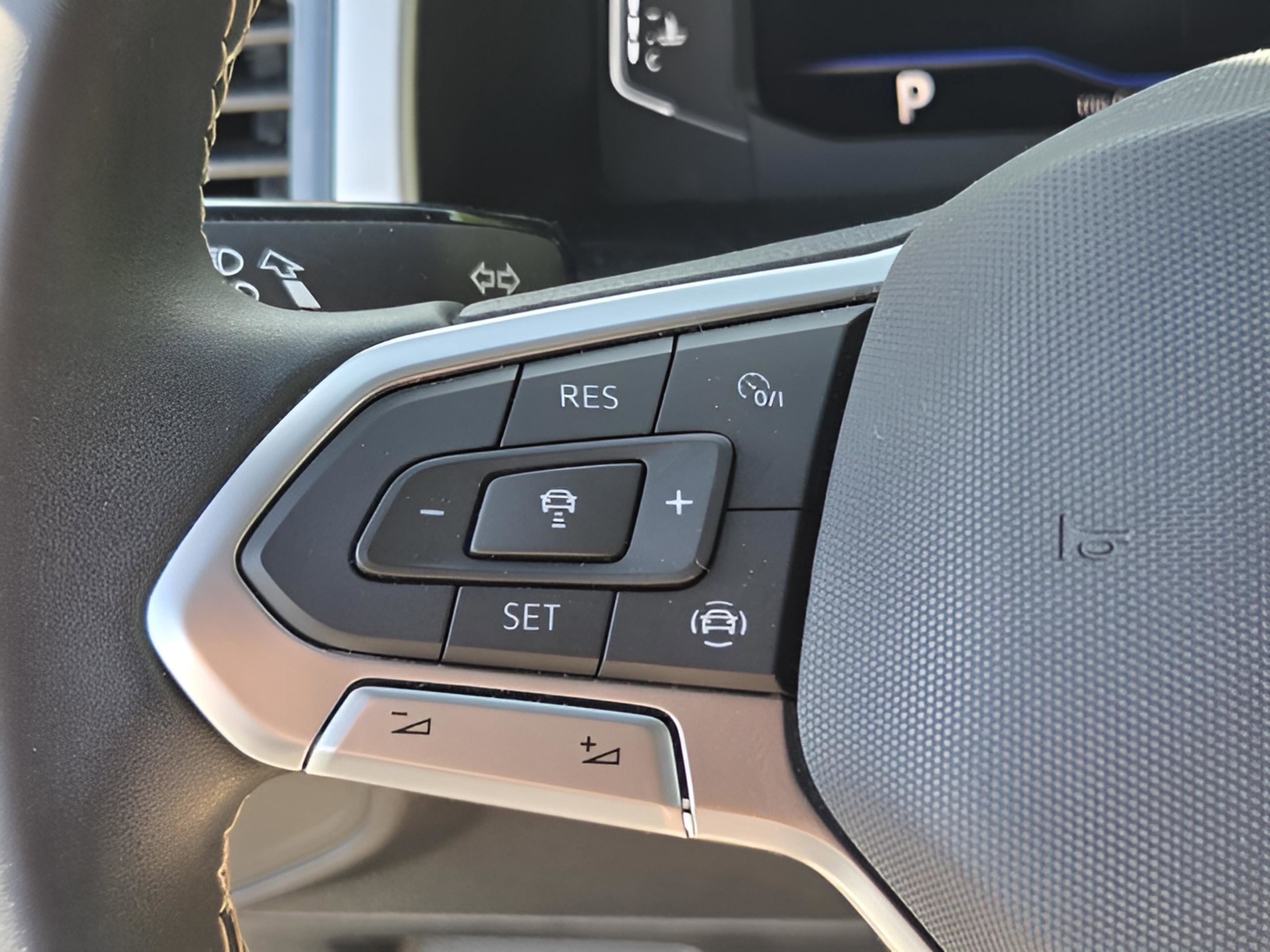 2023 Volkswagen Atlas Cross Sport SE