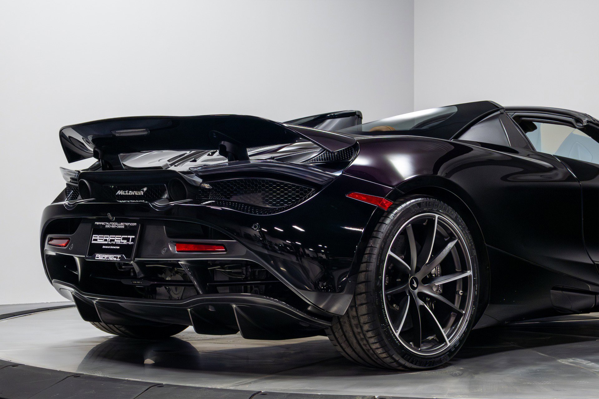 Used 2019 McLaren 720S Luxury photo 16