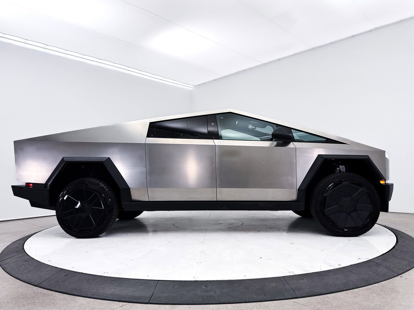 2024 Tesla Cybertruck AWD Crew Cab