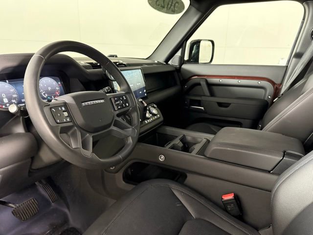 2025 Land Rover Defender 130 X-Dynamic SE