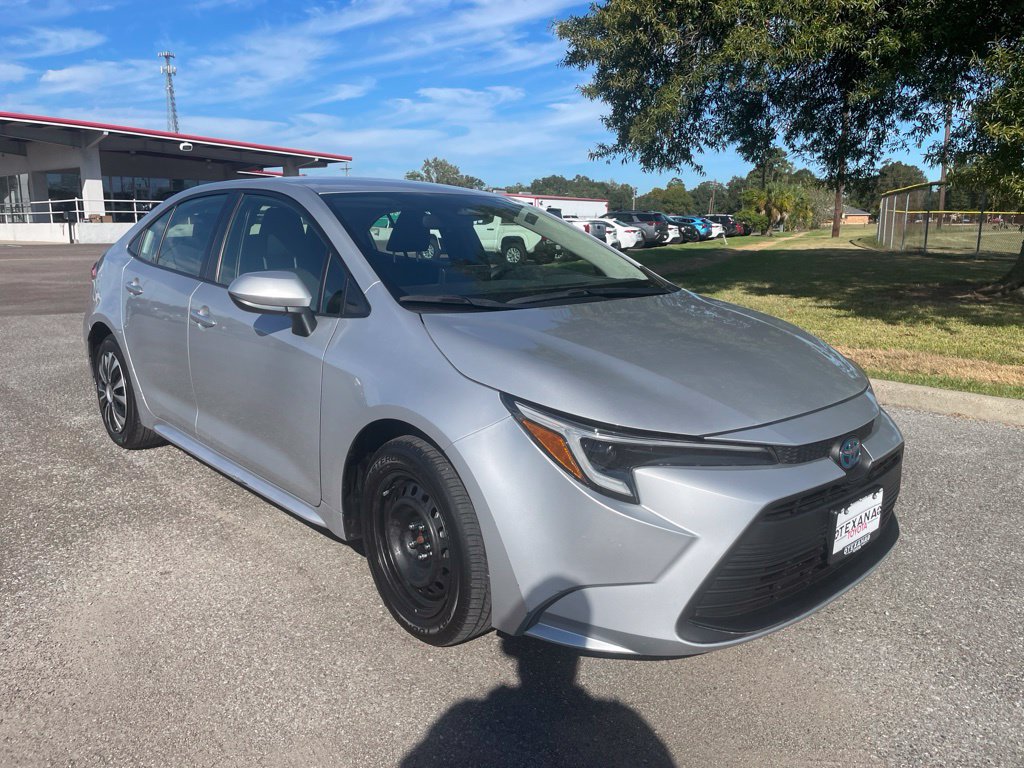Used 2025 Toyota Corolla LE