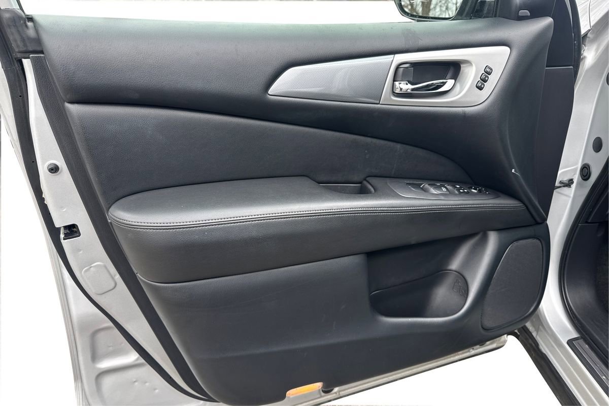 2020 Nissan Pathfinder SL