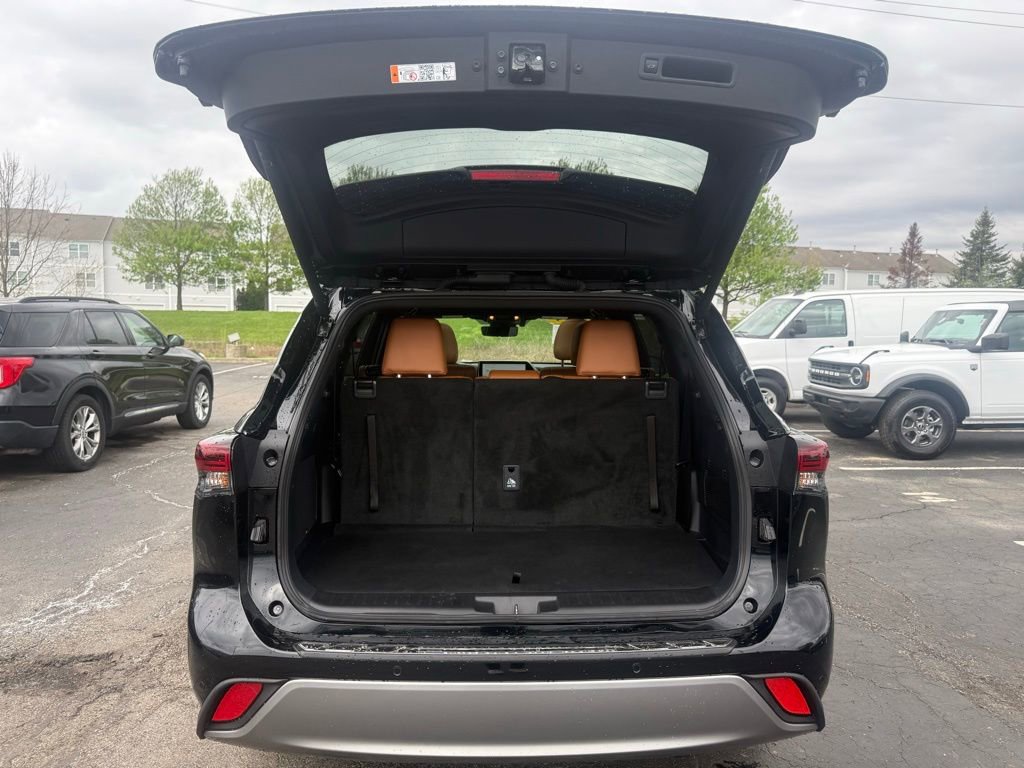 2025 Toyota Highlander Platinum