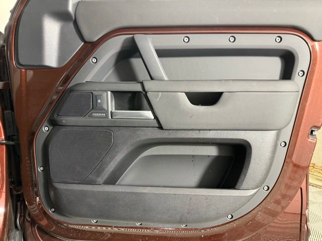 2025 Land Rover Defender 130 X-Dynamic SE