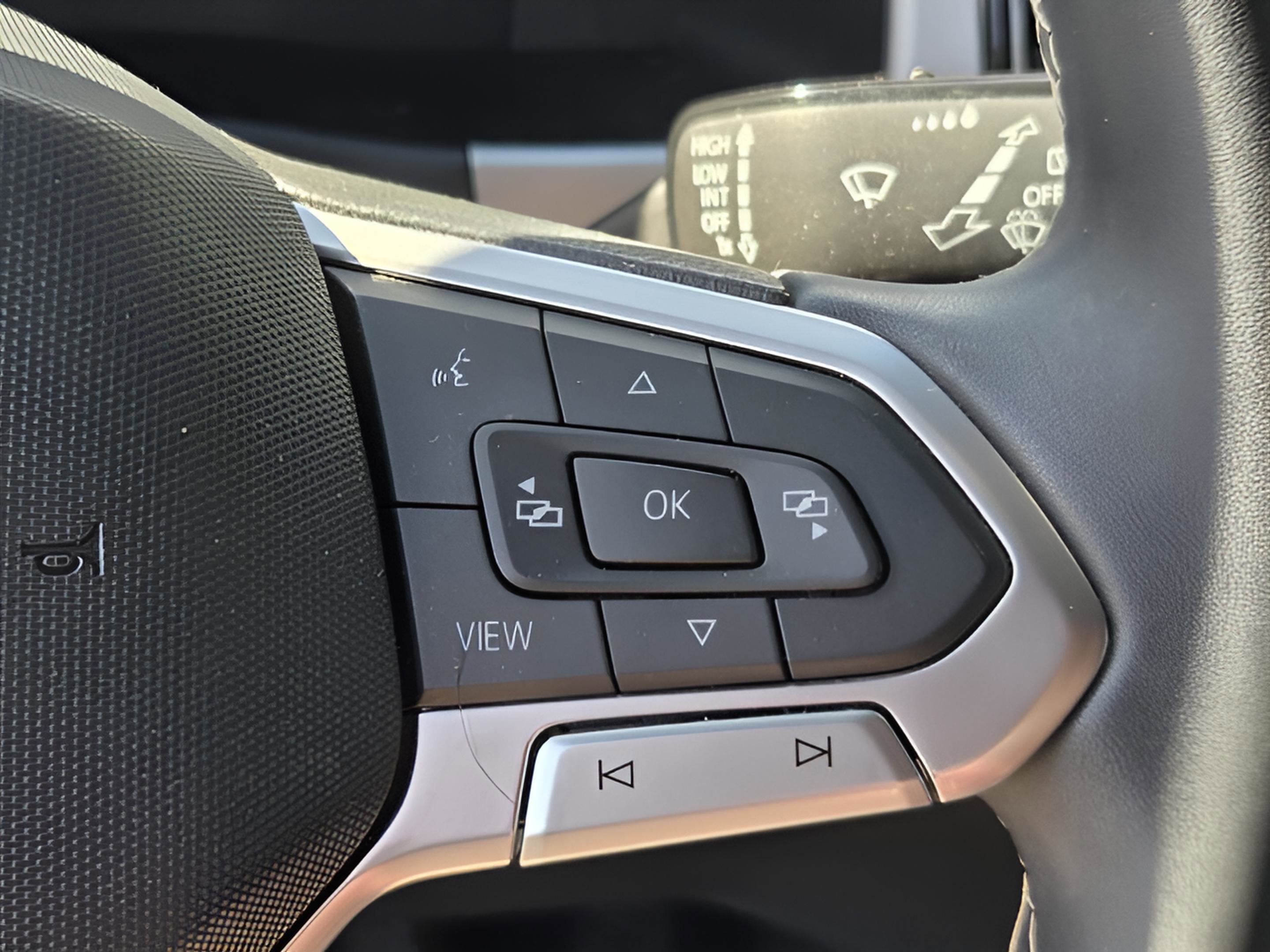 2023 Volkswagen Atlas Cross Sport SE