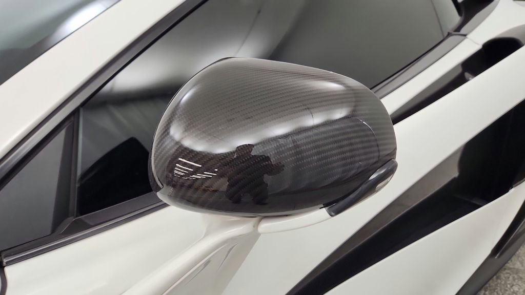 Used 2019 McLaren 600LT photo 17