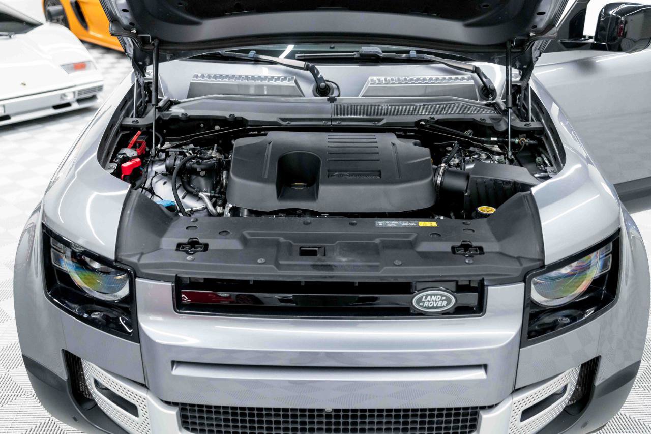 2023 Land Rover Defender 130 SE