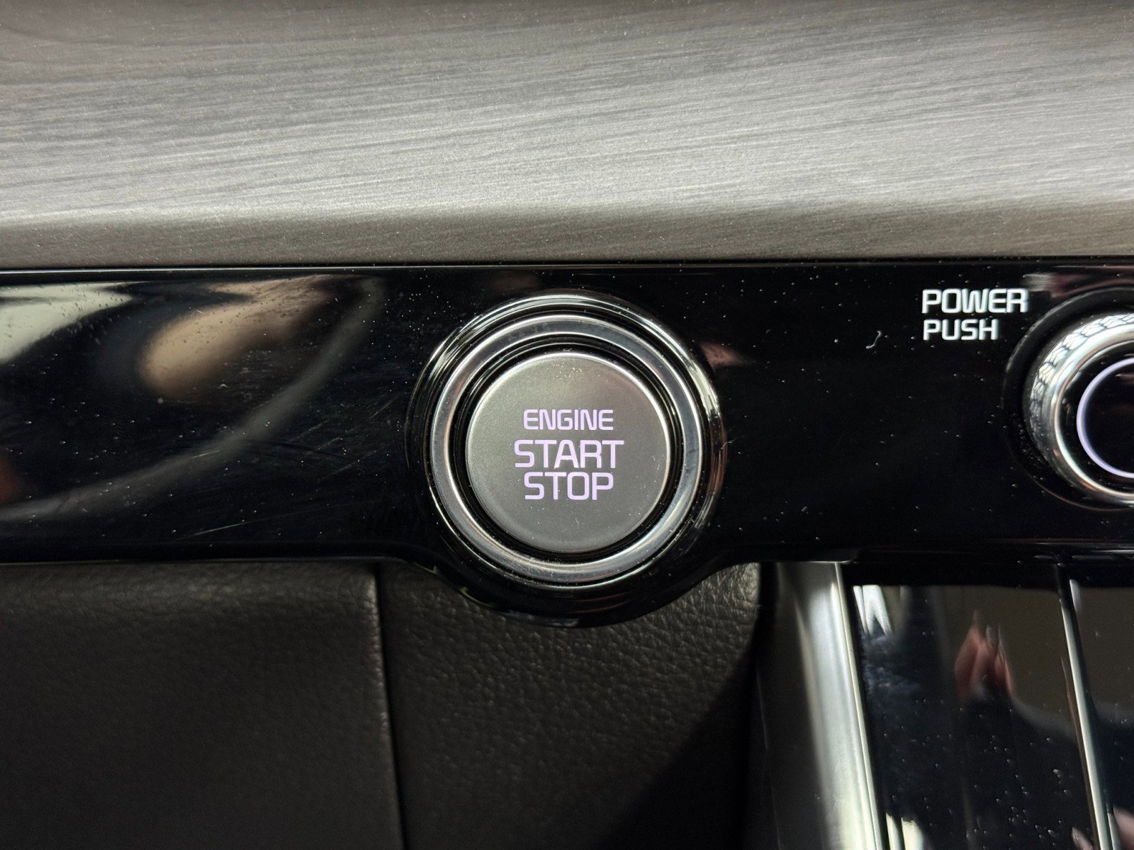 2024 Kia Carnival SX