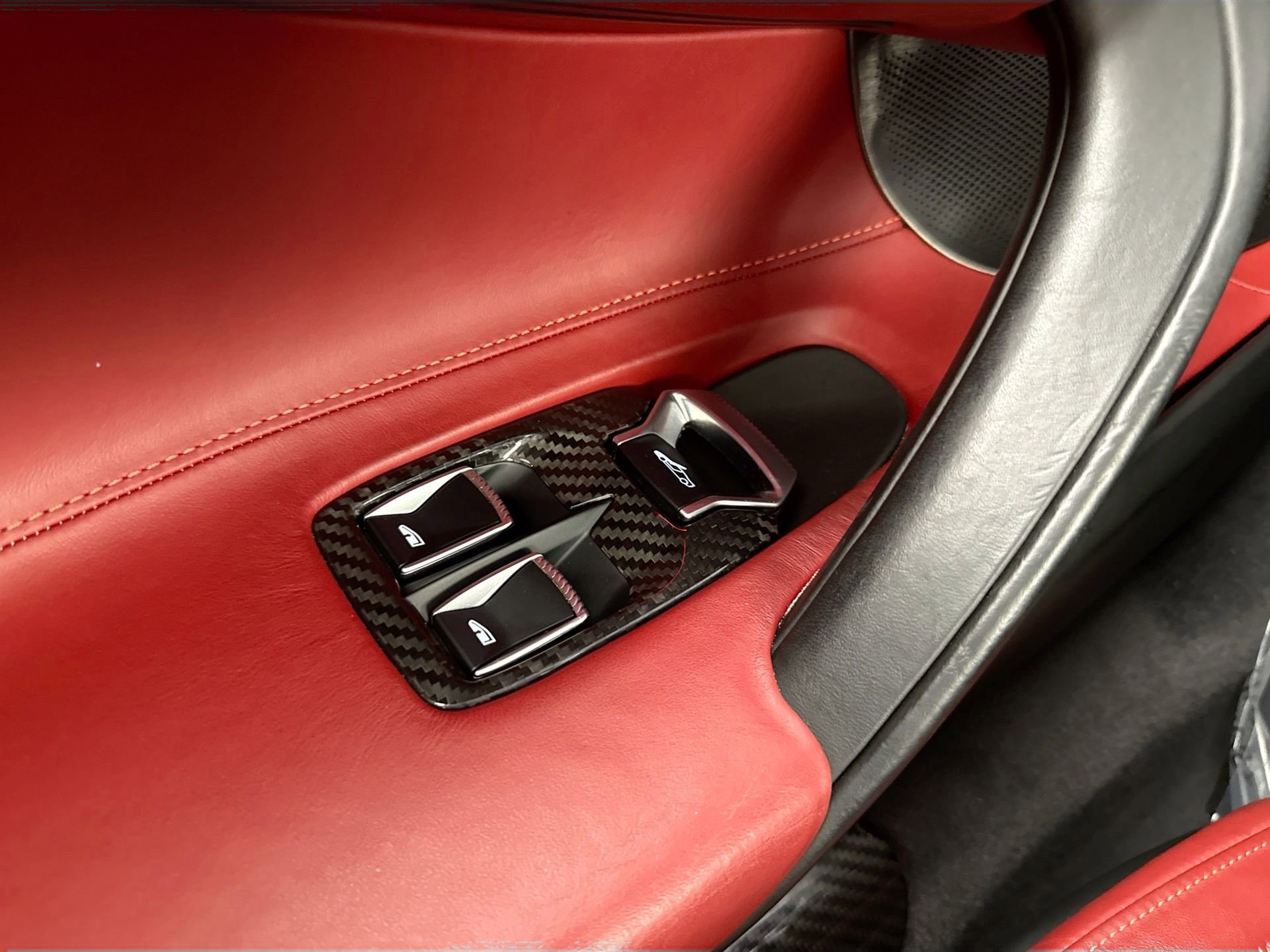 Used 2018 McLaren 720S photo 16