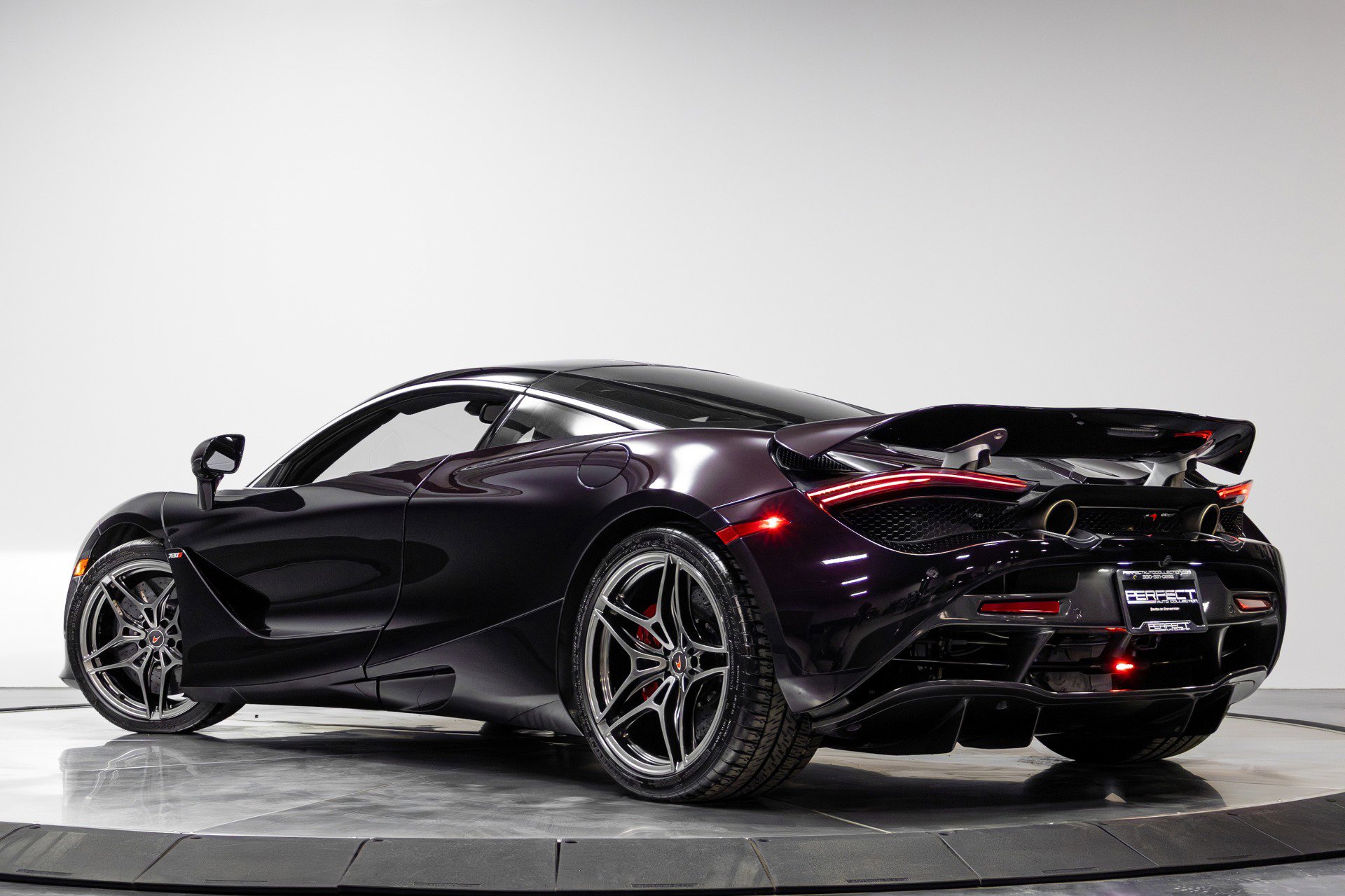 Used 2018 McLaren 720S Performance photo 44