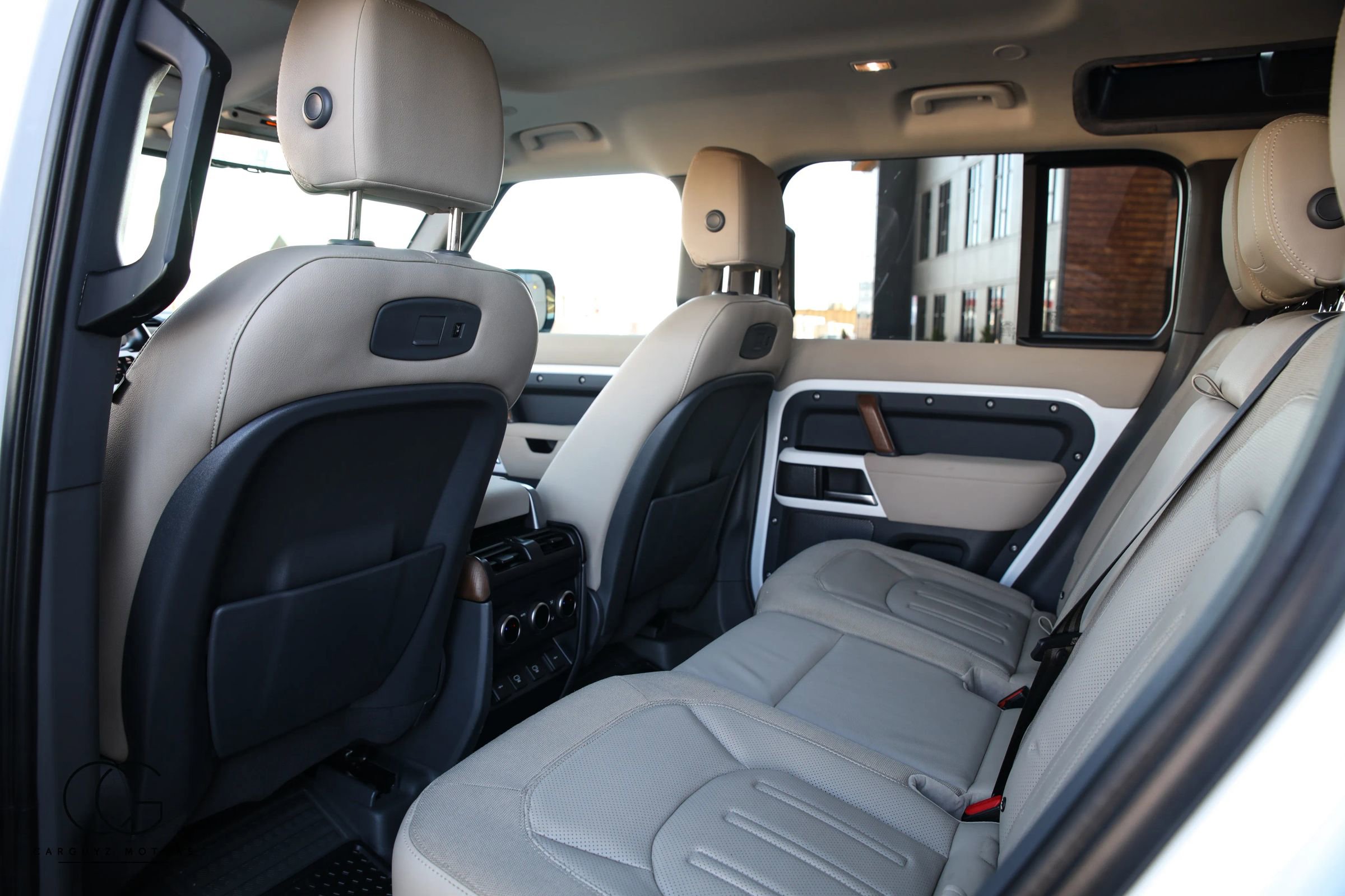 2021 Land Rover Defender 110 SE