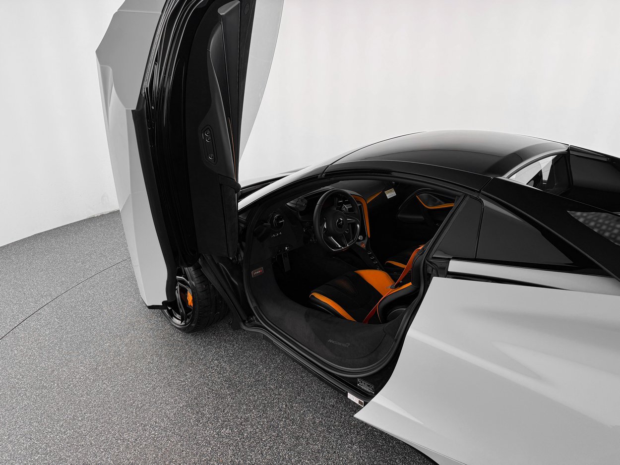 Used 2026 McLaren 750S Spider photo 12