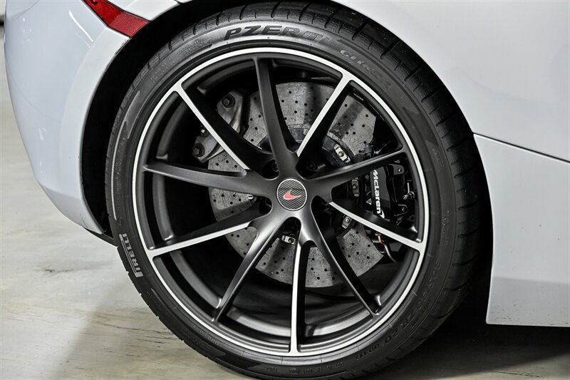 Used 2018 McLaren 720S Performance photo 13