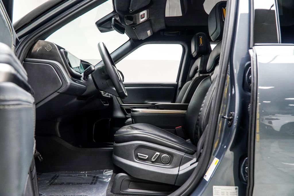 2024 Rivian R1S Adventure