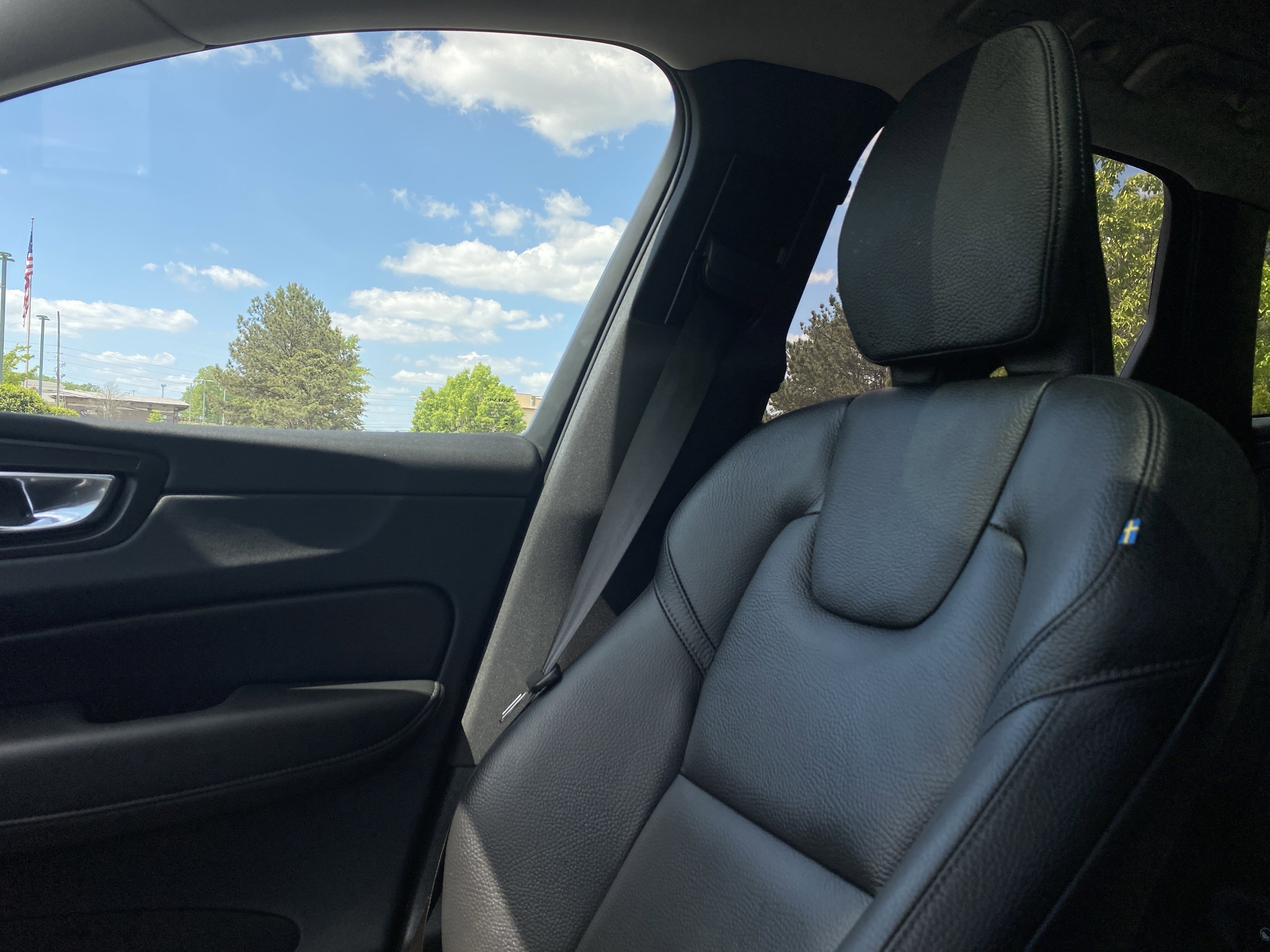 2025 Volvo XC60 B5 Plus