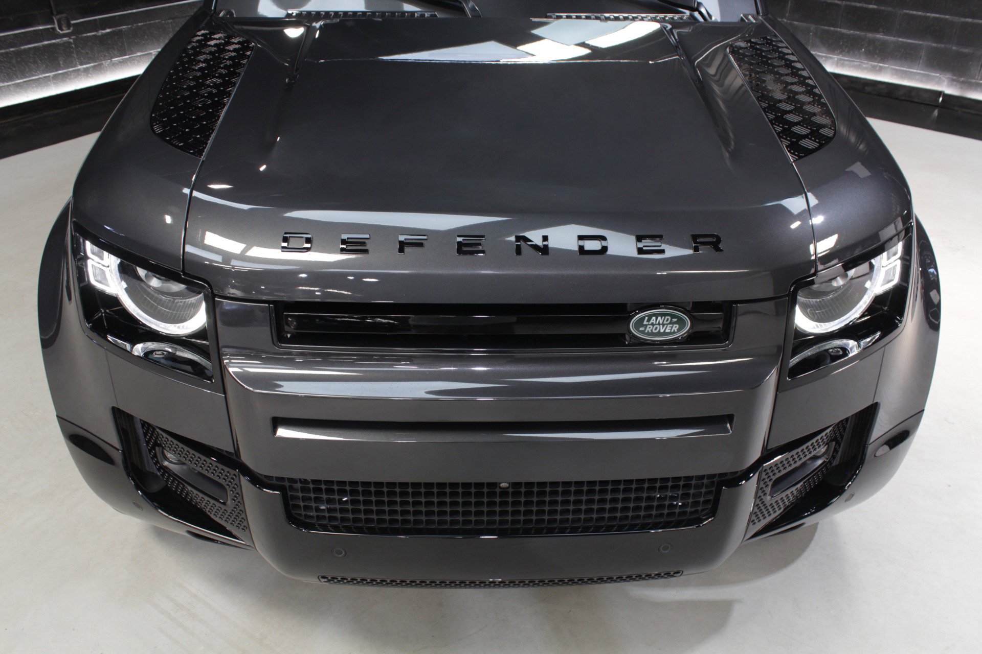 2025 Land Rover Defender 110 V8