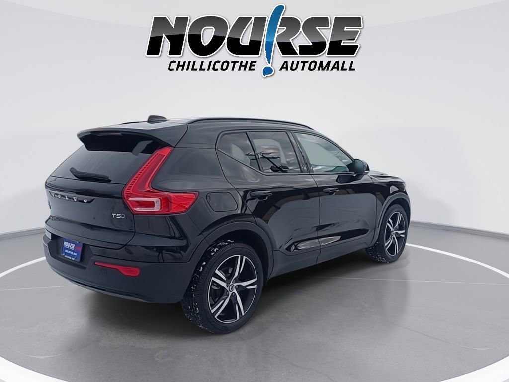 2022 Volvo Xc40 T5 R-Design