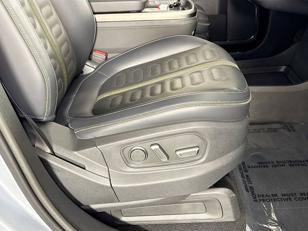 2025 Rivian R1S Adventure