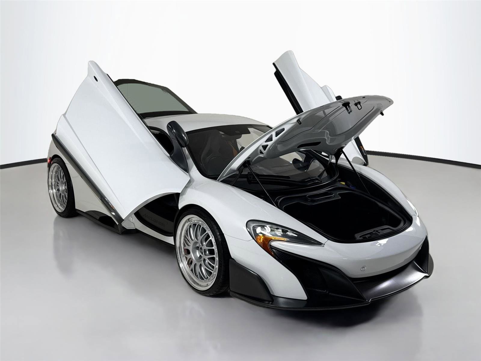 Used 2016 McLaren 675LT Coupe photo 40