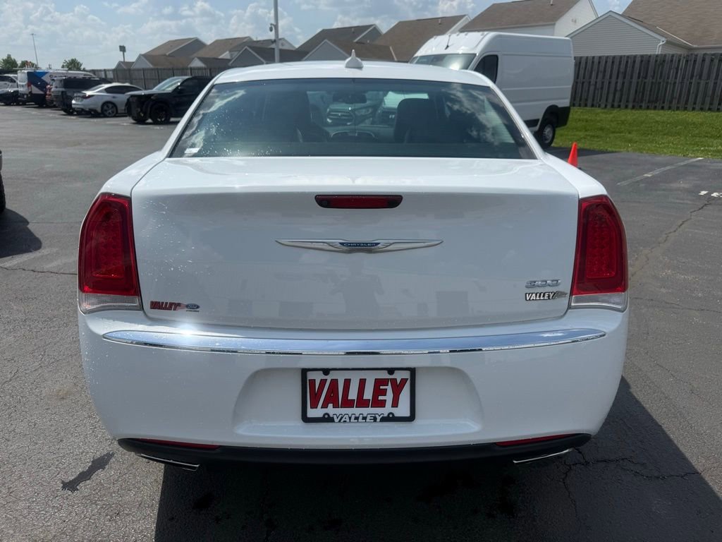 2020 Chrysler 300 Touring L