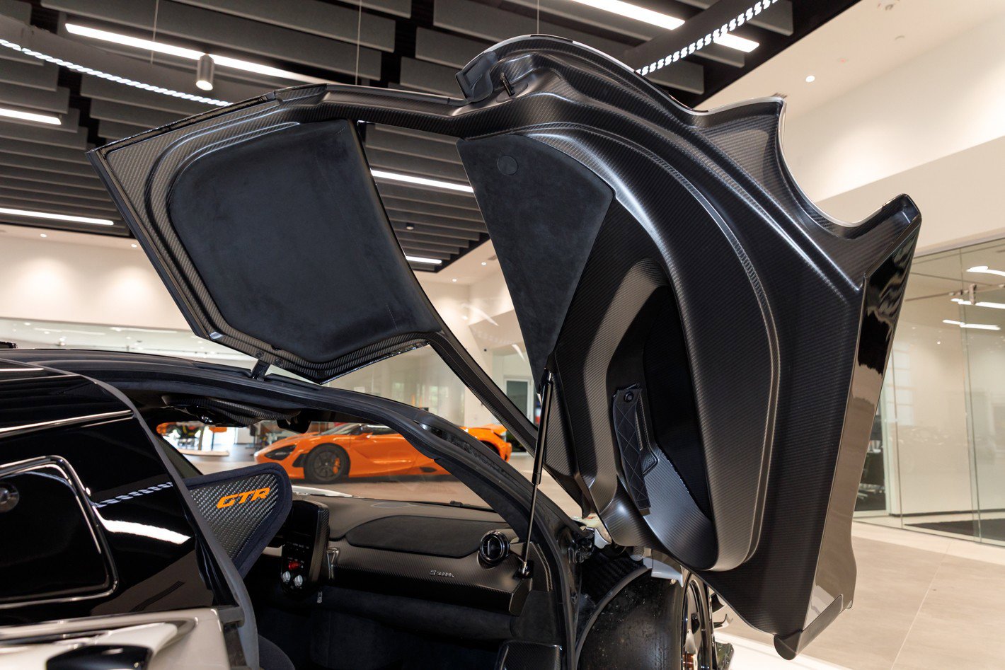 Used 2020 McLaren Senna photo 65