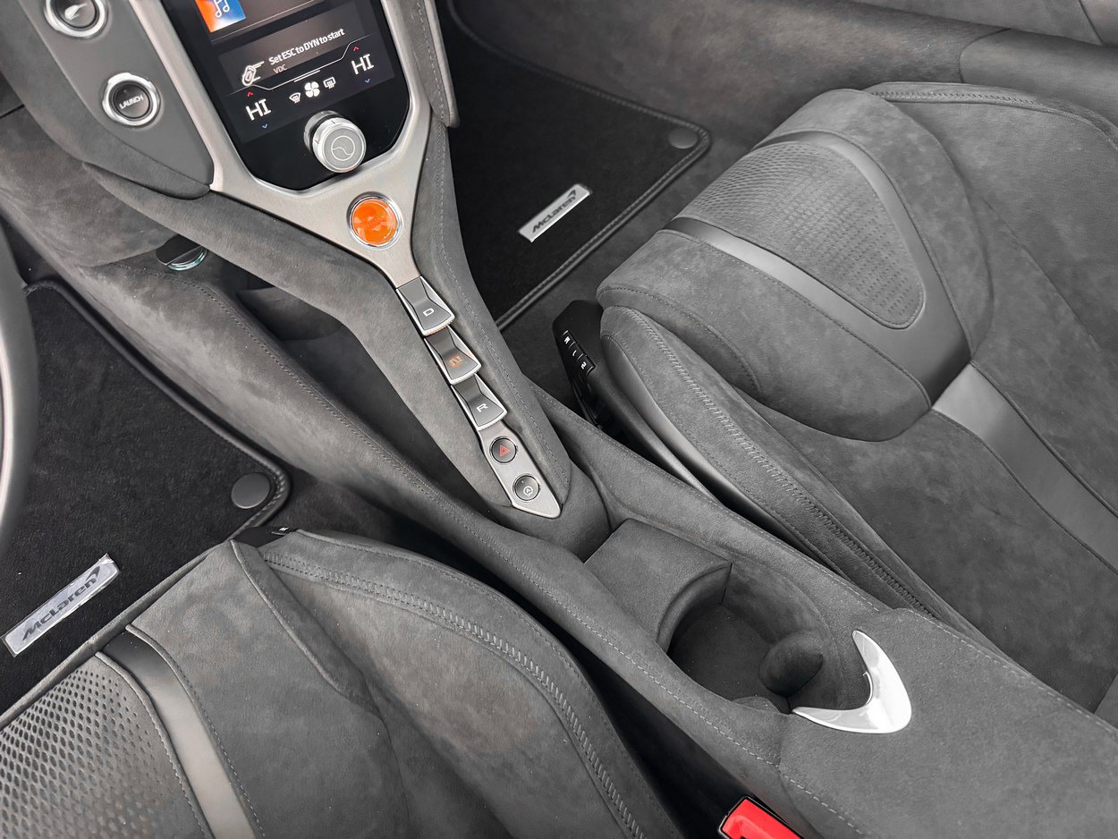 Used 2026 McLaren 750S photo 21