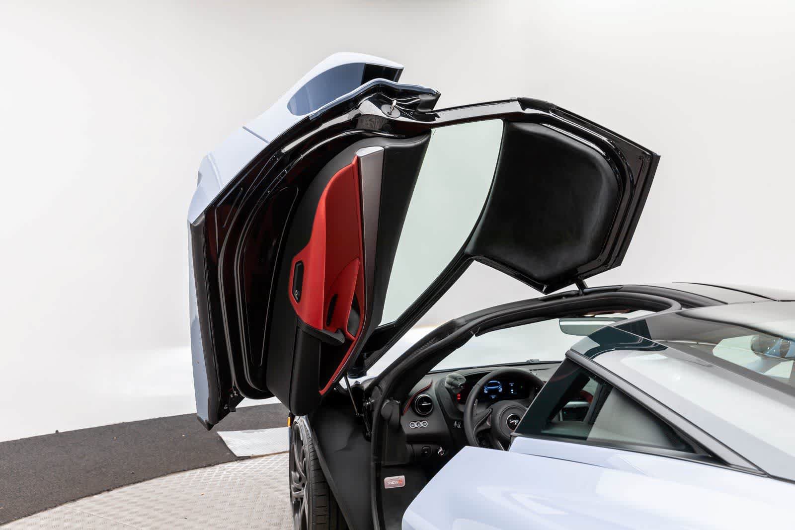 New 2026 McLaren 750S photo 22